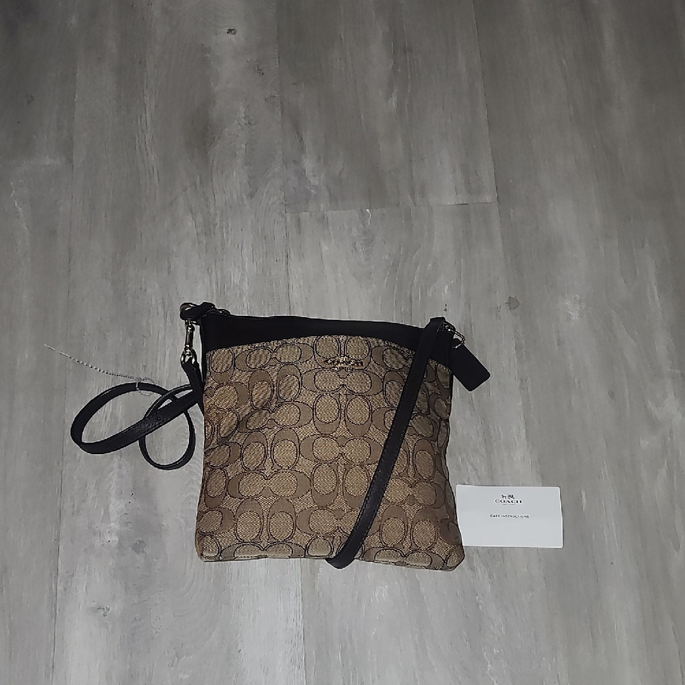 Coach Signature Messenger Crossbody Bag